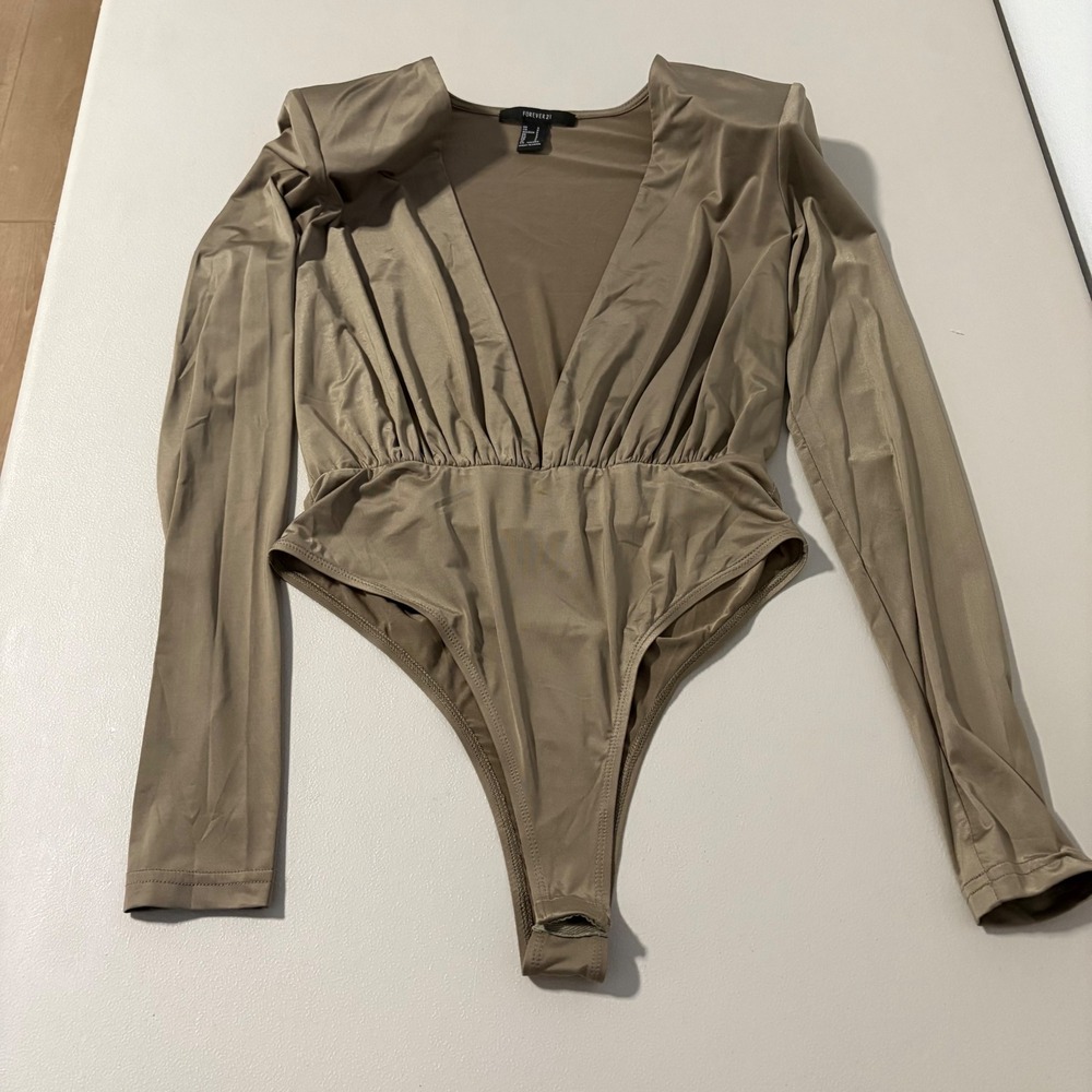 FOREVER 21 Taupe‎ Satin Long Sleeve Plunge Neck Ruched Bodysuit Small Sexy